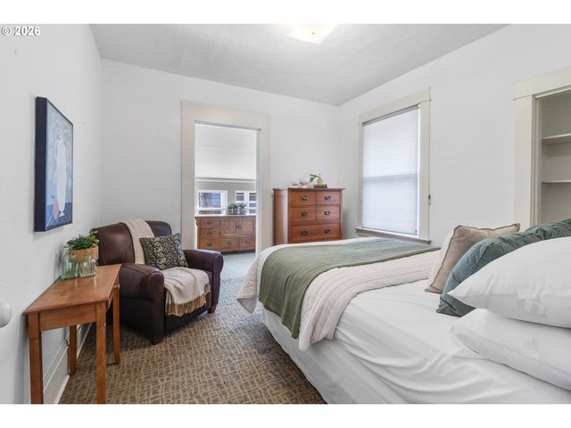 2210 Ne 54TH Ave, Portland, OR 97213