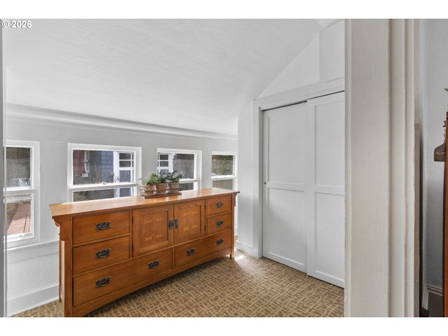 2210 Ne 54TH Ave, Portland, OR 97213