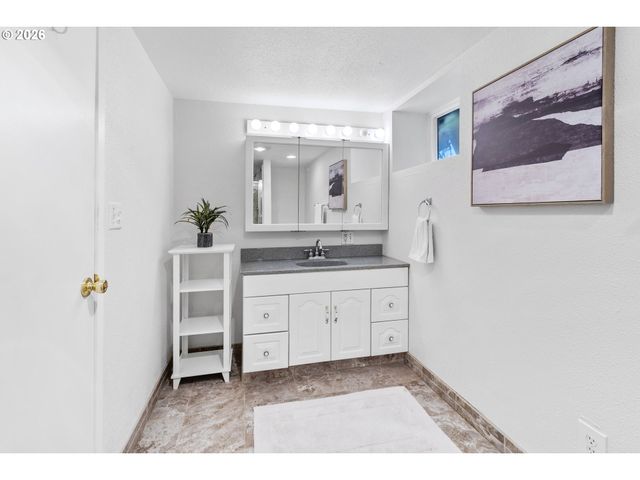 2210 Ne 54TH Ave, Portland, OR 97213