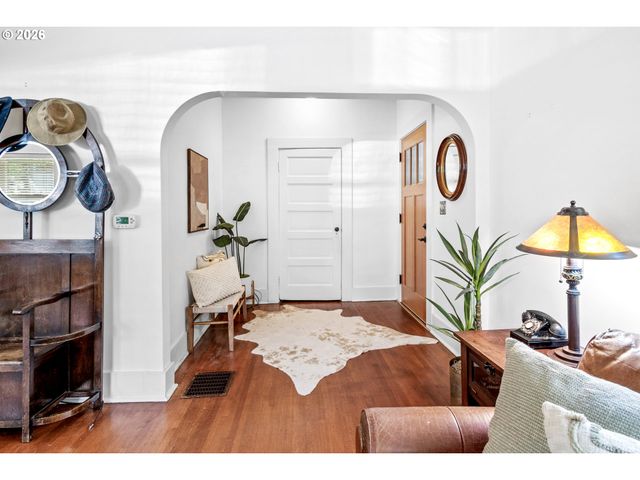 2210 Ne 54TH Ave, Portland, OR 97213