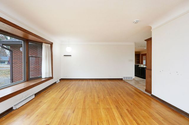 2218 70th Street, Windsor Heights, IA 50324