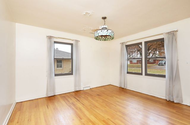 2218 70th Street, Windsor Heights, IA 50324