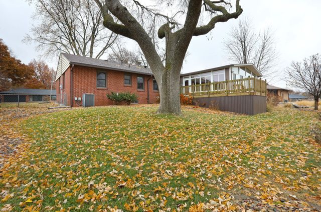 2218 70th Street, Windsor Heights, IA 50324