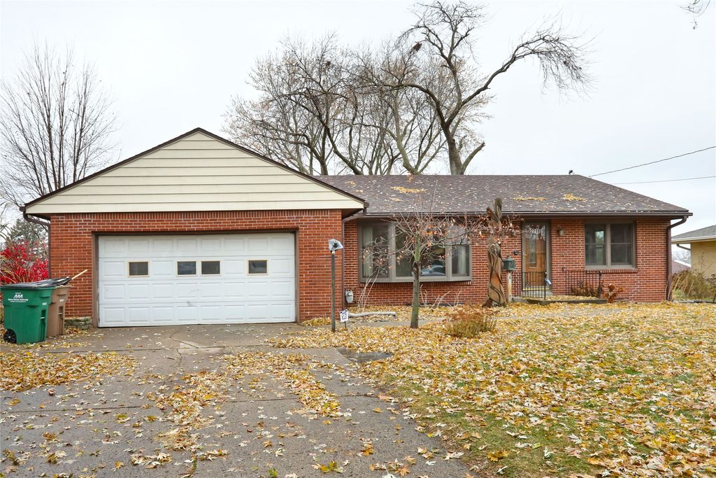 2218 70th Street, Windsor Heights, IA 50324