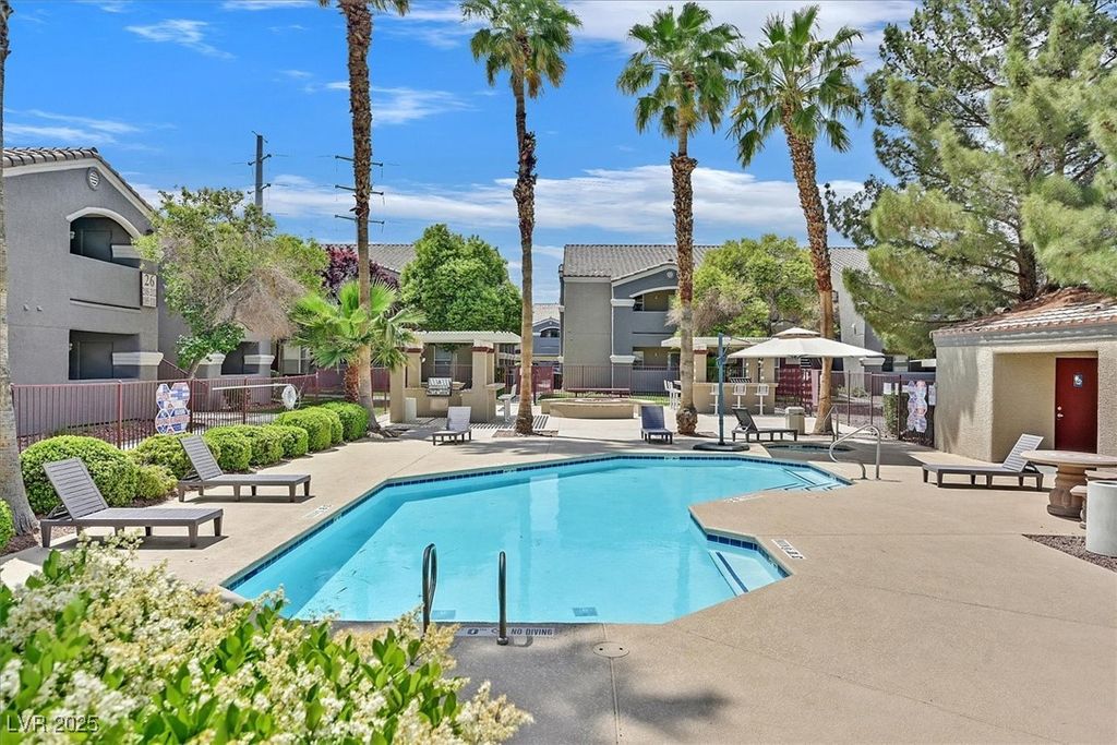 Image 1 of property listing at 5055 West Hacienda Avenue 1136, Las Vegas, NV 89118
