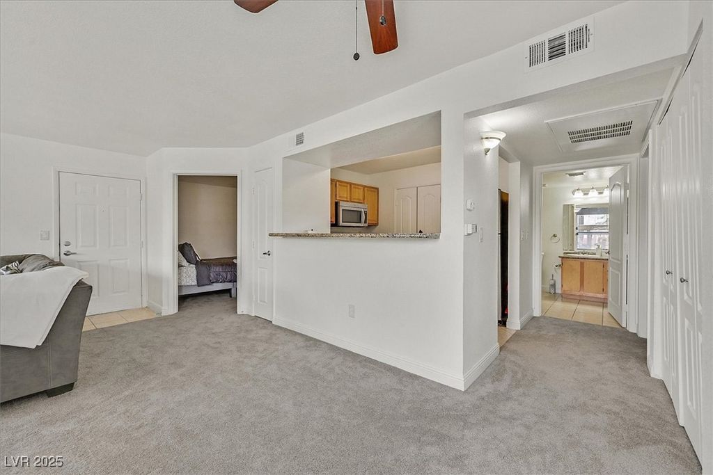 Image 10 of property listing at 5055 West Hacienda Avenue 1136, Las Vegas, NV 89118