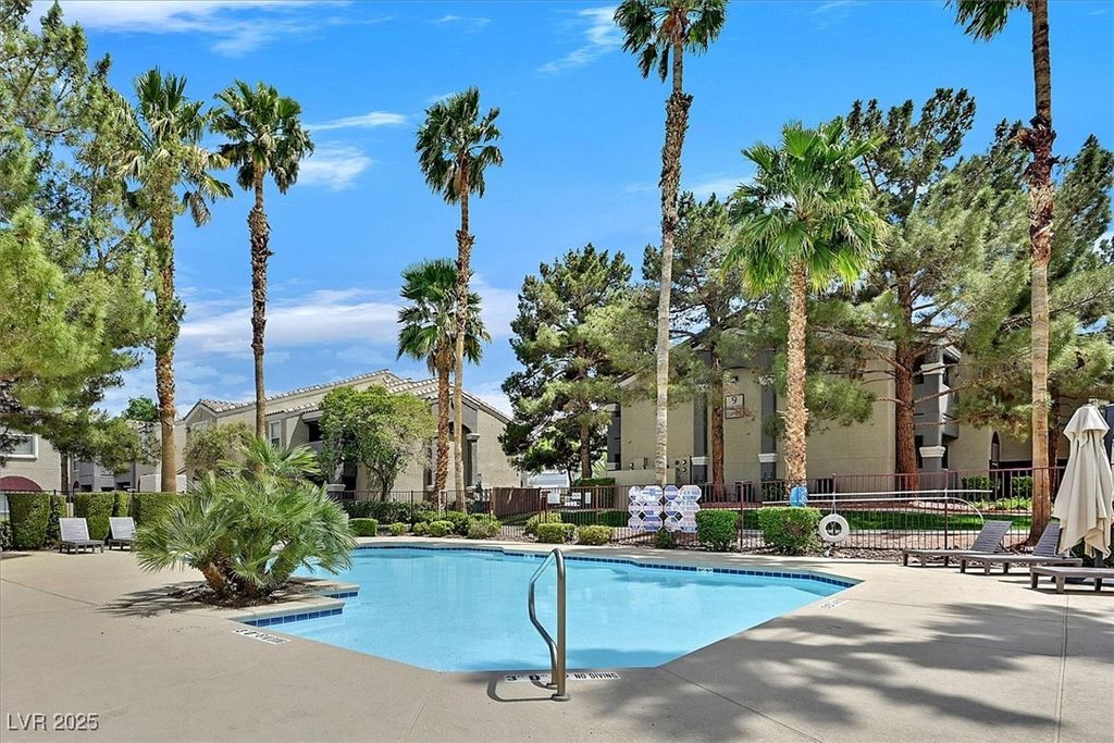 Image 2 of property listing at 5055 West Hacienda Avenue 1136, Las Vegas, NV 89118