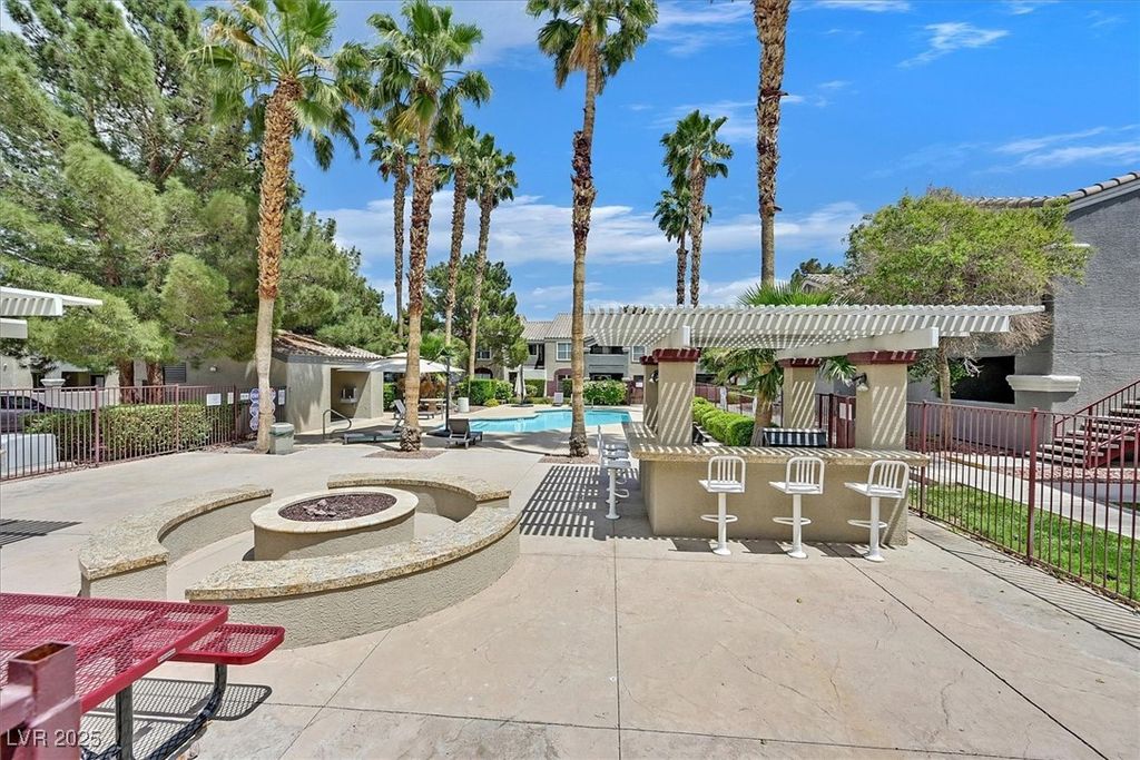 Image 3 of property listing at 5055 West Hacienda Avenue 1136, Las Vegas, NV 89118