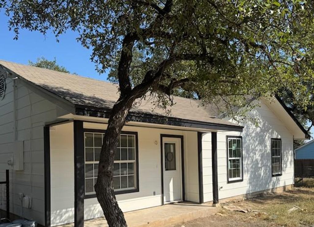 525 Live Oak DR, Bertram, TX 78605