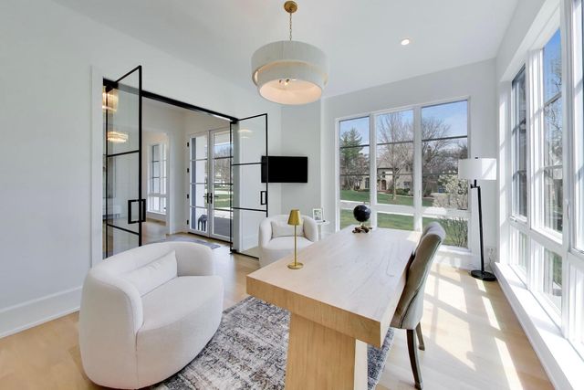 910 Allmen Avenue, Hinsdale, IL 60521