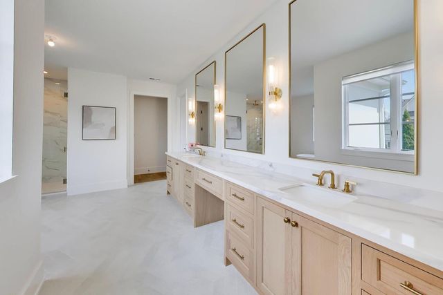 910 Allmen Avenue, Hinsdale, IL 60521