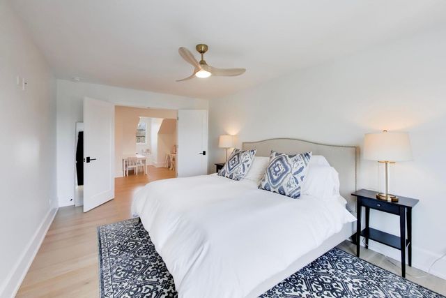 910 Allmen Avenue, Hinsdale, IL 60521