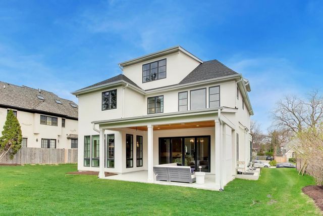 910 Allmen Avenue, Hinsdale, IL 60521