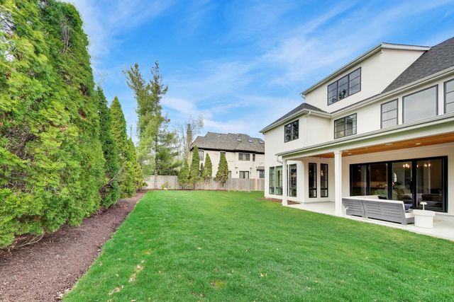 910 Allmen Avenue, Hinsdale, IL 60521