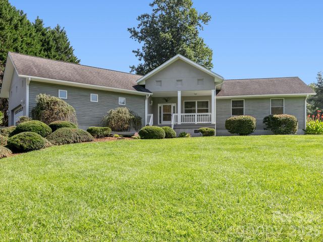 128 Stone House Road, Hendersonville, NC 28739