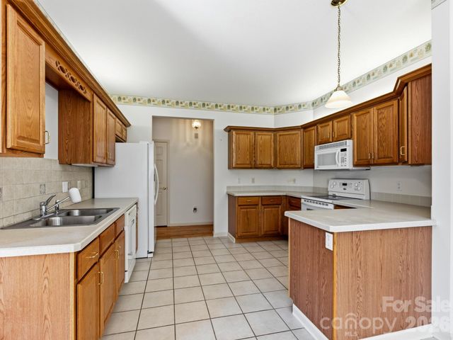 128 Stone House Road, Hendersonville, NC 28739