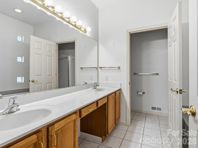 128 Stone House Road, Hendersonville, NC 28739