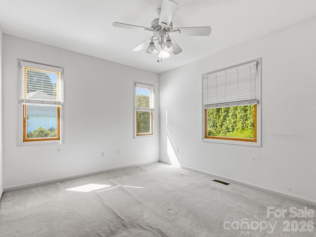 128 Stone House Road, Hendersonville, NC 28739