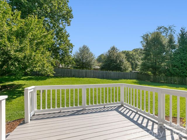 128 Stone House Road, Hendersonville, NC 28739