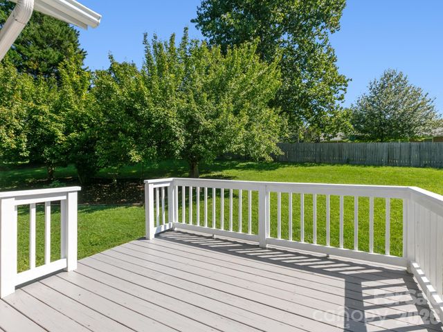 128 Stone House Road, Hendersonville, NC 28739