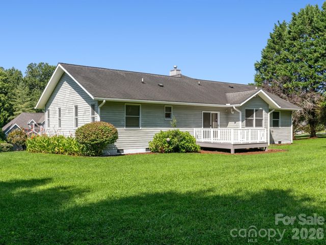 128 Stone House Road, Hendersonville, NC 28739