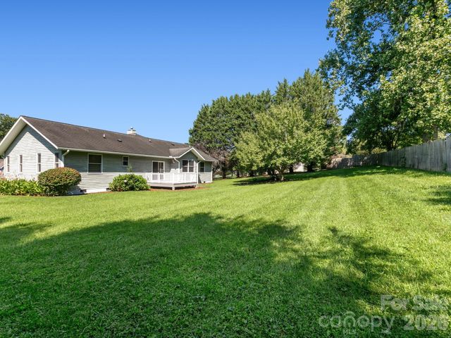 128 Stone House Road, Hendersonville, NC 28739