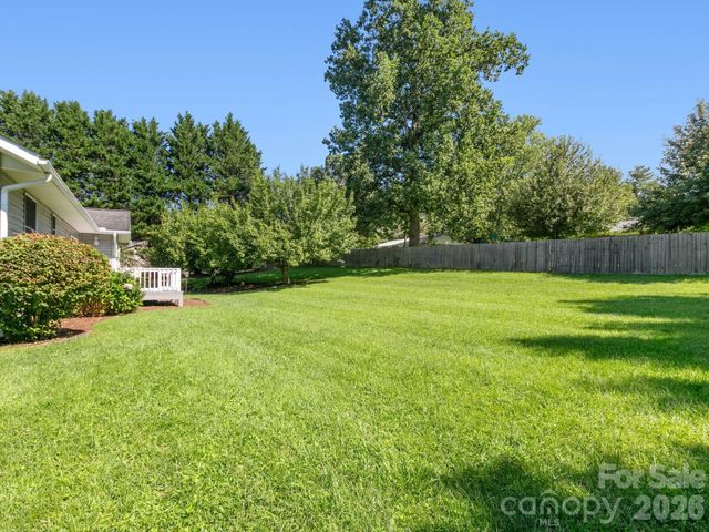 128 Stone House Road, Hendersonville, NC 28739