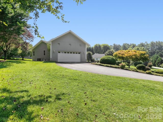 128 Stone House Road, Hendersonville, NC 28739
