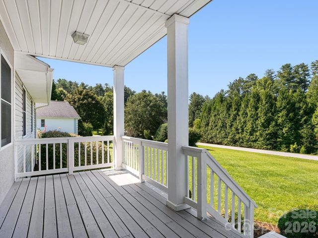 128 Stone House Road, Hendersonville, NC 28739