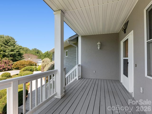 128 Stone House Road, Hendersonville, NC 28739
