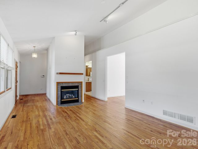128 Stone House Road, Hendersonville, NC 28739