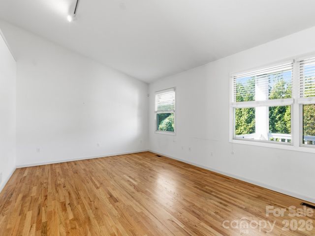 128 Stone House Road, Hendersonville, NC 28739