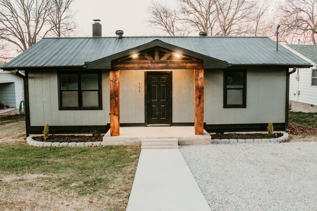 502 Bunch Avenue, Ava, MO 65608