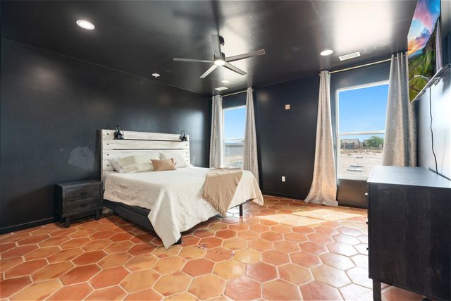 712 2nd Street NE, Rio Rancho, NM 87124