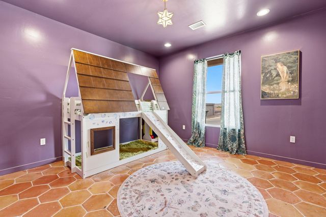 712 2nd Street NE, Rio Rancho, NM 87124