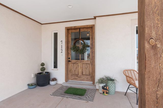712 2nd Street NE, Rio Rancho, NM 87124