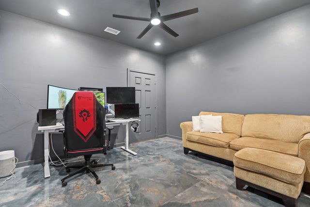 712 2nd Street NE, Rio Rancho, NM 87124