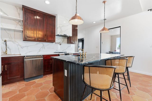 712 2nd Street NE, Rio Rancho, NM 87124