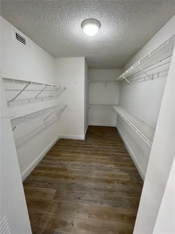 9601 Fontainebleau Blvd 110, Miami, FL 33172