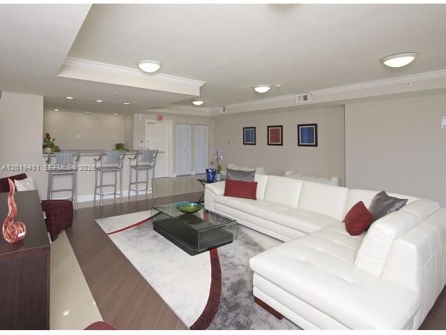 9601 Fontainebleau Blvd 110, Miami, FL 33172
