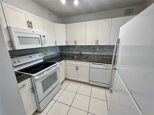 9601 Fontainebleau Blvd 110, Miami, FL 33172