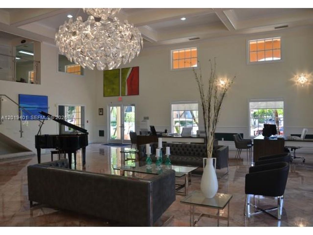 9601 Fontainebleau Blvd 110, Miami, FL 33172