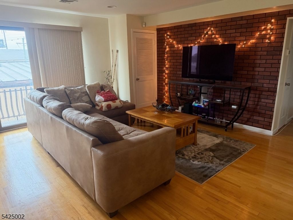 45 Gotthardt St B-5, Newark City, NJ 07105 — photo 4