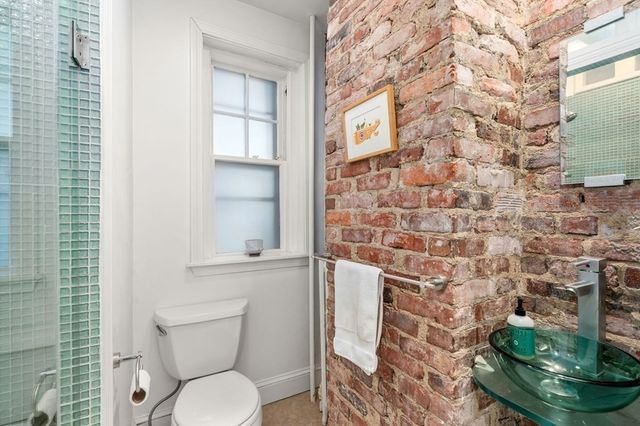 6 Lanark Road 1, Brookline, MA 02445