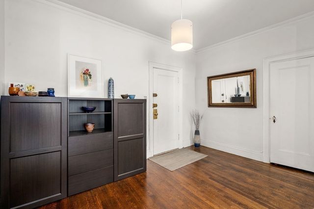 6 Lanark Road 1, Brookline, MA 02445