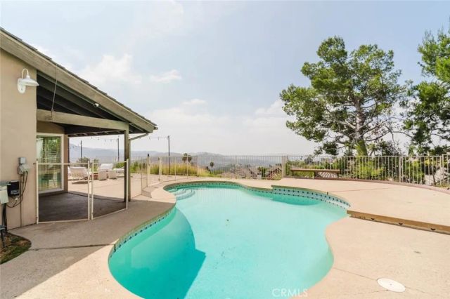 906 Whitehaven Terrace, Glendale, CA 91207