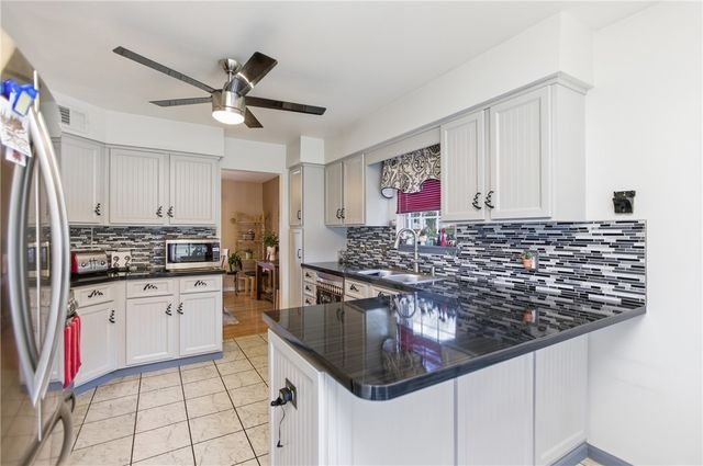 306 Covington Ct, Seven Fields Boro, PA 16046