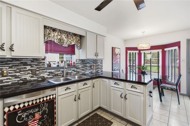 306 Covington Ct, Seven Fields Boro, PA 16046