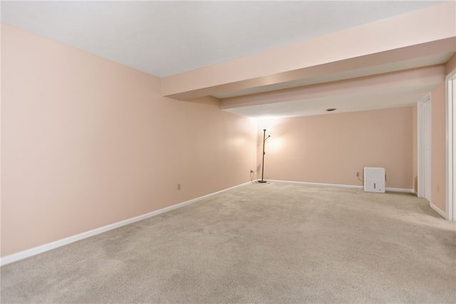 306 Covington Ct, Seven Fields Boro, PA 16046