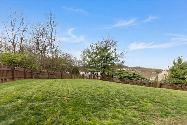 306 Covington Ct, Seven Fields Boro, PA 16046